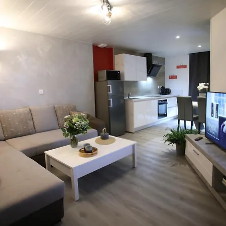 L'Atelier 57 - Votre Meuble Authentique ! Apartment Arbois Exterior photo